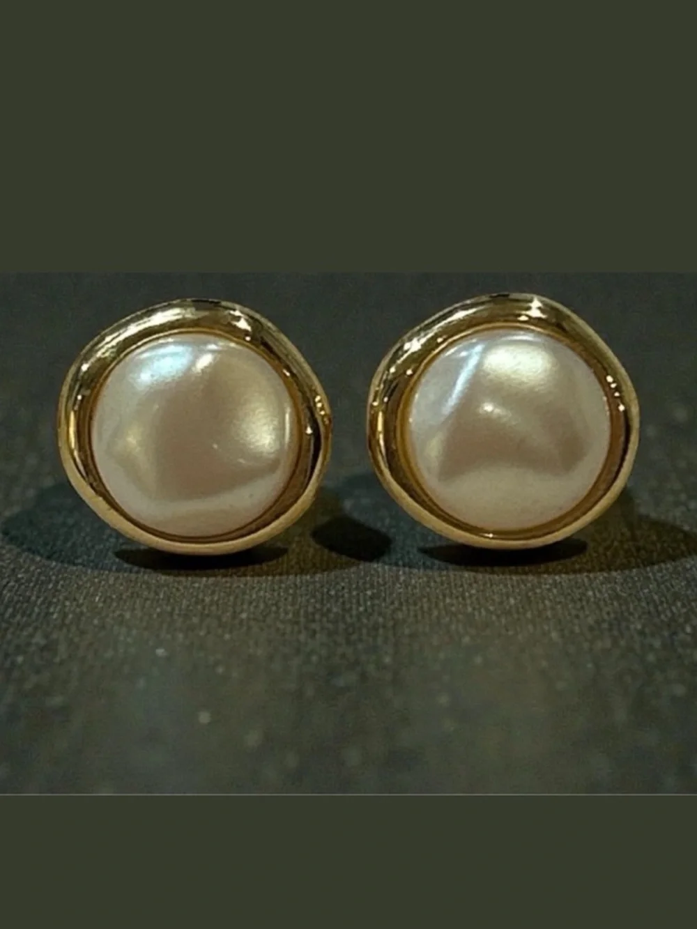 Monet‎ VINTAGE Signed Gold-Tone and Faux Pearl Pierce Earrings